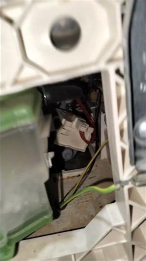 مشكل غسالة الصحون تشتغل رغم أن الباب مفتوح réparation machine à lave vaisselle Whirlpool