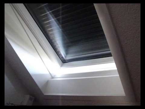 Velux Dachfenster mit elektrischer Steuerung der Rollläden und weiteren Funktionen