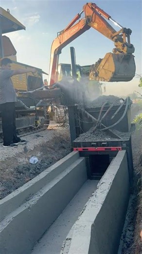 Excavator Building Canal Like a Pro 💪🌊 #Shorts #excavator