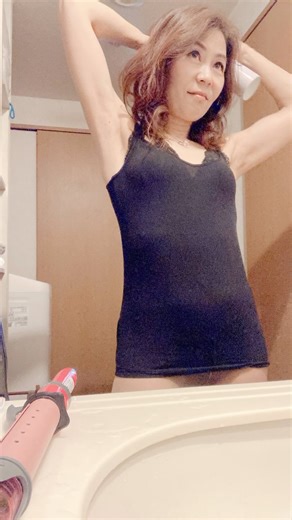 aki on Instagram: "今日もお疲れさまでした😉💕 この日はワンピースコーデ☺️ 続きはミーグラムにて😉プロフィールのリンクから飛んでみてね😉 何気ない日常を投稿してます😉💕 明日はおとついハルカスにオープンしたばかりのミシュランで星を獲得してるお店に行くよー🍽️ #朝の身支度 #ママトレーニー#美容好きと繋がりたい#コスメ好き #アラフィフママ #オトナ女子 #筋スタグラム #体脂肪率下げたい #ジム女子#腹筋女子 #ウォーキング女子#筋トレ#美尻トレーニング#美ボディ#目指せ美ボディ #プロテイン女子#笑顔が一番#ビジョビ #筋トレ女子 #撮影依頼はdmまで"