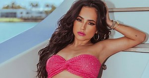 De espaldas y en bikini: Becky G presume de 'booty' a bordo de un yate en Miami