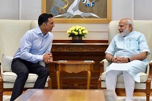 How did Akshay Kumar make PM Narendra Modi smile? View pic | Bollywood Life