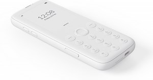 Minimalist e-ink phone cuts distractions by ditching the internet