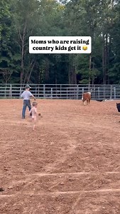 I’m gonna get canceled over that last clip 😅 And yes, that really happened. 😬😂 Look, as crazy as this life is- I can’t imagine raising my kids any other way. All the stuff that country kids do, might seem a little unhinged if you don’t experience it for yourself. But I can promise- it’s a darn good way to grow up. Ask me how I know 😉 . . . . . . . #HomeschoolLife #HomeschoolMama #WildAndFreeKids #FaithFilledFamily #JesusFirstFamily #HomegrownLearners #HomeschoolJourney #CountryHomeschool #Le