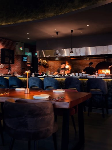 Some evenings are meant to be enjoyed slowly 🌃 Rooftop dining with the Twin Towers glowing in front of you at Moonway at The Manor, Kuala Lumpur. Nights feel softer up here. #moonwaysuite #themanorkl #klccview #kualalumpurtravel #stayinkl