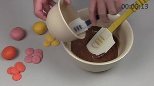 Check out our 60 Second Video on Candy Modelling Paste! This was created using: 50g Liquid Glucose 170g Candy Buttons | PME Cake Decorating
