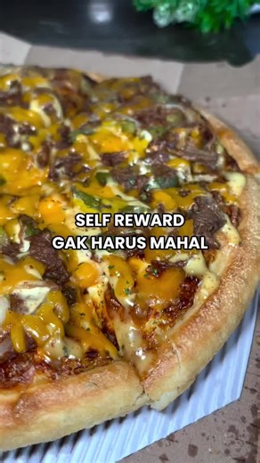 Self Rewarding makin special dengan Tender Beef Triumph Self Reward gak pelu mahal! Nih, contek @zella🐣 yang abis Self Reward makan enak, dagingnya berlimpah, mulai dari Rp50rb aja lohh.! CUS pesen sonline ekarang via App Pizza Hut Indonesia, atau website di www.pizzahut.co.id 😉 #InPHDWeCrust #PHDAnniversary #PizzaHutDelivery #WaktunyaIndonesiaBerdaging #SelfReward