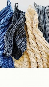 This quick and easy crochet dish towel pattern is the perfect project for beginners or those of you who want to crank out some crochet gifts. It's also a great pattern for summer since it's such a small project. Grab the pattern here: https://icancrochetthat.com/easy-crochet-dish-towel-pattern/ #crochet #crochetpattern #crochetdishcloth #crochetkitchen #icancrochetthat | I Can Crochet That | Facebook