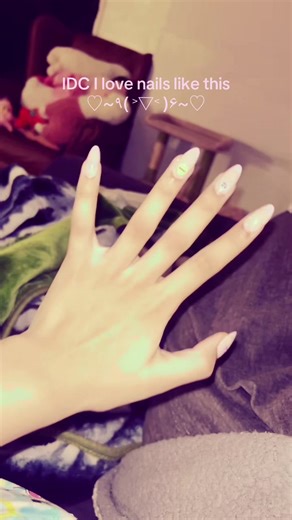 I love sharp nails like this! I mean they aren’t that sharp but i love nails that have this type of shape and length! It’s like claws 𓂂ɞ̴̶̷ ₃ ɞ̴̶̷𓂂 #nails💅 #claws #pink #fyp