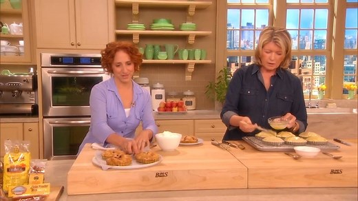 Martha and Sarah Carey bake miniature pies filled with fresh, plump blackberries. https://bit.ly/3mUQRuP | Martha Stewart