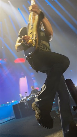 Throwing it back to one of the times I saw Keith Urban in Vegas. Such a great entertainer, makes sure everyone in the crowd feels seen and has a great time! #KeithUrban #Vegas #livemusic #concert | Jennifer Zilio