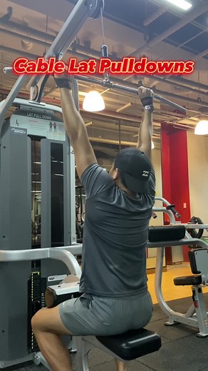 Correct Form and Tips for Lat Pulldowns in the Gym