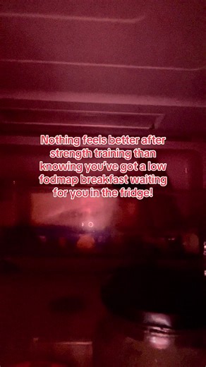 I don’t love spending time meal prepping on the weekends but… I do LOVE the benefits mid-week!!! Having a low fodmap overnight oats in the fridge ready to go? PRICELESS!!