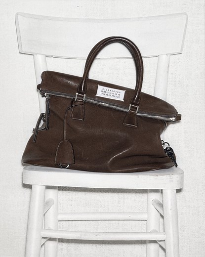 A look beyond the anonymous four stitches. We invite you to witness the unseen—the quiet, deliberate making of process that defines the intellectual luxury of the Maison Margiela '5AC' handbag. Available in-store and on likeshop.me/vitkac | VITKAC