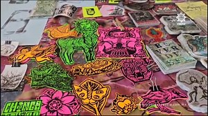 39K views · 832 reactions | 朗 La artista gráfica Rebeca Jiménez, "Flor de Perro", muestra los productos que expondrá hasta este domingo en el Festival Cultural de las Mujeres de Cuautla. Señala que su trabajo de grabado con temas fuera de moda dificulta encontrar espacios y difundir su arte. Emmanuel Ruiz | El Sol de Cuautla | El Sol de Cuautla | Facebook