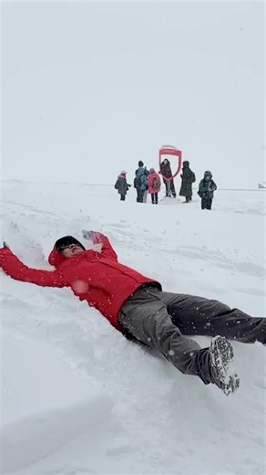 《台灣人瑞士去哪玩》#雪中即景：蓬萊客遠來，煮酒賞冰，半生難得看銀粟；歐陸峰高峙，捲雲鋪雪，千載依然對白頭。跨海賞冬，南方小土豆之嬉雪❄️ #短片 #義大利 🇮🇹 #瑞士 🇨🇭#法國 🇫🇷