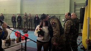 The bride is Ukrainian, her now-husband is a native of Russia, but they're fighting side by side to defend Ukraine. | USA TODAY Video