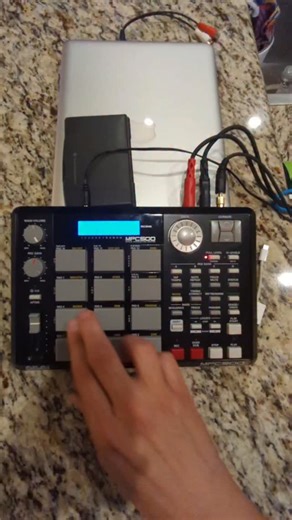 DJ Design | Keithbeats on Instagram: "Some thoughts on the MPC500 . . #MPC500 #MPCbeats #beatmaking"