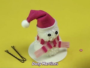 3.8M views · 51K shares | Christmas DIY- Snowman of Pom-Pom ⛄Mini Christmas Tree with fuxico ! By: Dany Martines Diy | MetDaan | Facebook