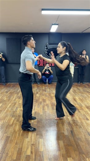 2.2K views · 24 reactions |  Mambo Palladium El estilo que encendió Nueva York en los años 50. Elegancia, energía y swing en la pista. Un homenaje a la era dorada del mambo y a los grandes que lo llevaron al mundo.  | MAMBO Diablo Dance Academy | Facebook