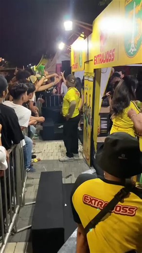 DARI NUSANTARA UNTUK PERSEBAYA on Instagram: "wes gak mood delok psby, gak mood joget sisan gara² delok booth e @extrajoss_id di pageri"