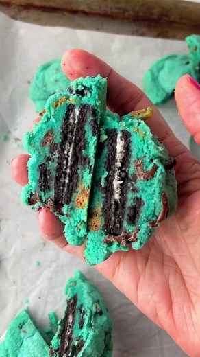 7.3K views · 198 reactions | Calling all Cookie Monsters! This Easy Homemade Cookie Monster Cookies Recipe is loaded with chocolate chips, chopped OREO cookies and chunks of chocolate chip cookies! These blue beauties are a must try! Find the recipe link in comments below. #cookiemonster #sesamestreet #cookiemonstercookies #nationalchocolatechipcookieday | Mom Loves Baking | Facebook