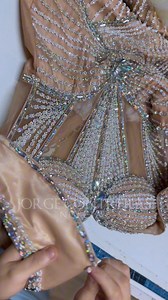 Estamos enamorados del proceso de todos y cada uno de los diseños que se realizan en nuestro atelier, pues todos son realizados con amor para ustedes 🤍 NUEVOS DISEÑOS EXCLUSIVOS DE NUESTRA FIRMA 👰🏻‍♀️ Descubre nuestra nueva colección con hermosos diseños que estaremos presentando cada semana, estamos seguros que te enamorará cada uno de ellos ✨ ÚNICA SUCURSAL - MORELIA, MICHOACÁN 📲 Agenda tu cita vía WhatsApp 443 335 0655 www.jorgecontrerasnupcias.com #jorgecontrerasnupcias #jorgecontrerasnu