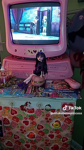 monster high frights camera action #monsterhigh #frightscameraacrion #wearemonsterhigh #elisabat #draculaura #disneyprincesstv