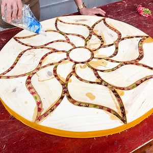 The Carpenter's Creativity Creates A Unique Patterned Round Table From Pallet Wood | Woodworking Skill