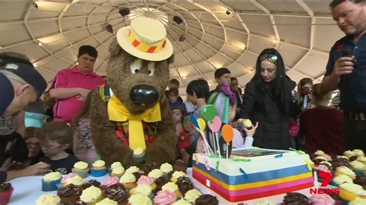 He is a funny old fellow that Humphrey B. Bear - the South Australian icon has been spreading joy for six decades. Today he turned 60, celebrating with some very special guests at the most inclusive party of the year. Download the 7NEWS app: https://7news.link/7NEWSapp #7NEWS | 7NEWS Adelaide