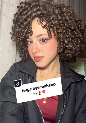 Stunning Huge Eye Makeup Tutorial