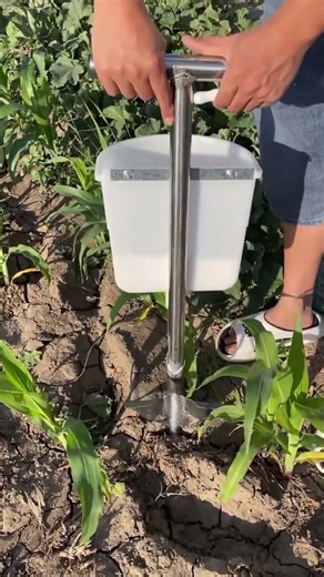 LAZY GARDENER’S SECRET 🤫 FAST Fertilizing Made EASY