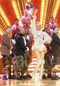 Gwen Stefani Performs at 2025 American Music Awards • CelebMafia