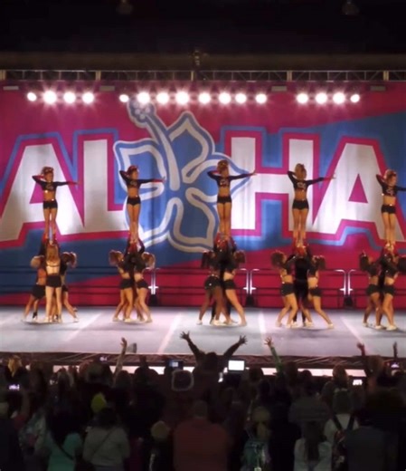 Top Level 4 Cheer Team Scores 99.2 in Competition