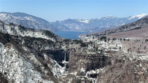 明智平ロープウェイは、栃木県日光市にある展望ロープウェイです。 明智平から約3分で展望台へ到着し、そこからは華厳の滝・中禅寺湖・男体山を一望できます。 特に新緑や紅葉の季節は絶景で、日光を代表するビュースポットとして人気があります。 #新春お出かけコンテスト #PR #tiktokgo #滝 #絶景