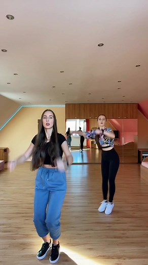 Dance tutorial: @lanadoma 🗾🏔🏄🏼‍♀️ #dancechallenge #shiver #easydance #dancetutorial #easydancetutorials #edsheeran #stepbystep #slowmotutorial