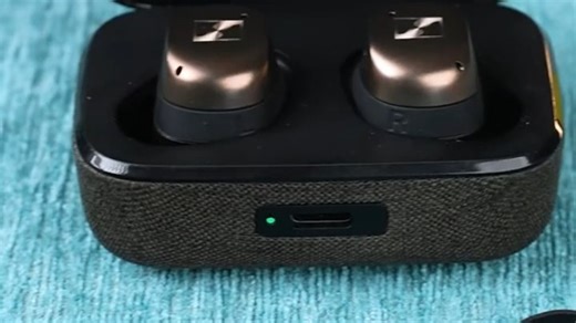 MOMENTUM真无线4代耳机，以新一代混合自适应降噪。结合高低自有回响的7mm动圈驱动单元。打造专