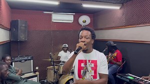 Rendez-vous ce 21 Juin sur le terrain du Newton près de l’échangeur de l’est, dans le cadre de la fête de la musique avec toute mon équipe au grand complet ✊🏾 | Smarty