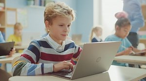 Elementary School Computer Science Class Smart: vídeo stock (100% livre de direitos) 1040916545 | Shutterstock