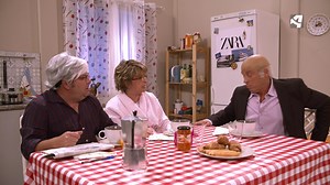 ¡DESAYUNAMOS CON AMANCIO ORTEGA Y SUS NO DELIRIOS DE GRANDEZA! Desayunando con... nos lleva a la cocina de la persona más rica de España: Amancio Ortega. Sus padres le hacen ver que cualquier ricachón que se precie ya ha organizado su particular viaje al espacio. De hecho, al padre de Ortega lo que más le gustaría sería estar desayunando en el espacio con gravedad cero y coger los churros que, supuestamente, van flotando. Con esa tontadica, sería feliz el buen hombre. | OREGON TELEVISION