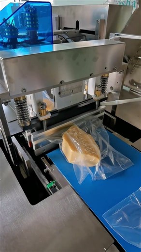 Cheese vacuum and nitrogen packing machine #flowpackingmachine #vacuumpackingmachine #cheesevacuum