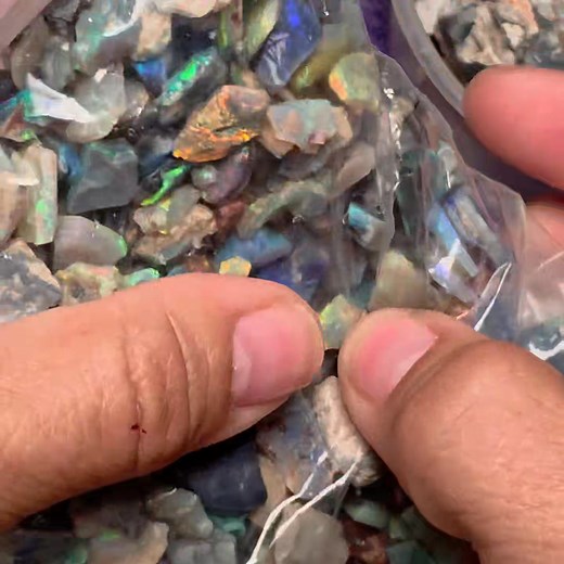 4.2K views · 78 reactions | MONEY MAKING PARCEL Small Cutters and Pointers 920 Carats. DM ME IF INTERESTED | Sandra Bermon | Facebook