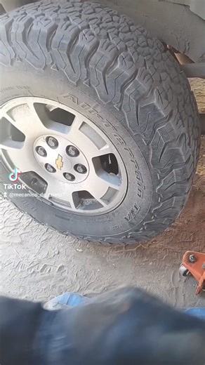 3.2K views · 13 reactions | Parte 1 Chevrolet tajo 2011 4x4 ruido feo de roce Fierro con Fierro en la llanta de atrás. las balatas traseras en puro Fierro ya andaban está mal puesta la balata, | Técnico mecánico de Cristo. | Facebook