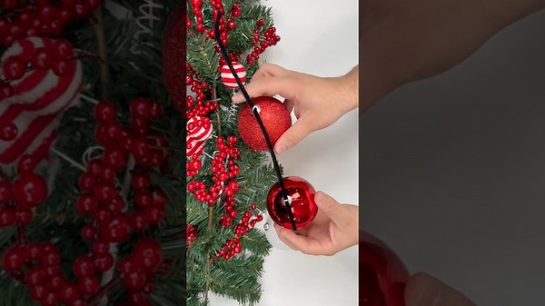 String red #ornaments on a pipe cleaner... 🎅🎄