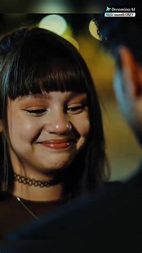 Como fazer filtro de rosto triste, IA chorando no CapCut. ✨ Essa tendência transforma uma expressão comum em uma cena emocional de filme. Tem a versão de menina com hijab olhando para frente, segurando o choro: os olhos ficam vermelhos e embaçados aos poucos, e as lágrimas caem de forma natural. Você pode usar uma foto ou vídeo com rosto nítido no CapCut, mudando a expressão de um sorriso leve para tristeza e choro. O rosto, o hijab, a roupa e o fundo originais são mantidos ✨. Adicione olhos úmi