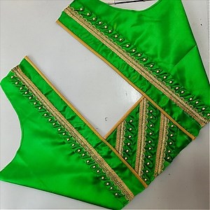 908K views · 6.6K reactions | Let's learn how to stitch a very simple back neck design of a blouse. You all can try stitching the back blouse design by watching this video simultaneously. This is a very easy and simple design of a back blouse. Absolute beginners can try stitching this blouse. #blouse #blouseDesigning #stitching #tailoring #women #diy #womenswear #womenclothing | Blouse Designing | Facebook