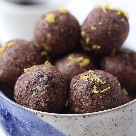 51K views · 117 reactions | ✴️ 홍홀혾홄홋홀: https://www.simplyquinoa.com/lemon-blueberry-energy-balls/ These tasty LEMON BLUEBERRY ENERGY BALLS require just 5 ingredients and are a cinch to whip up. They make the best healthy snack or afternoon sweet treat! 𢡄 | Simply Quinoa | Facebook