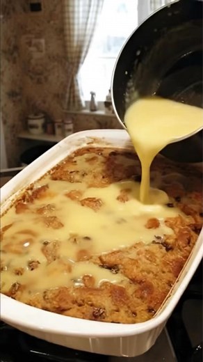 4.1K views · 18 reactions | This warm bread pudding + vanilla cream = pure heaven  Tag someone who’d love this cozy dessert! 殺 | Cooking & Baking | Facebook
