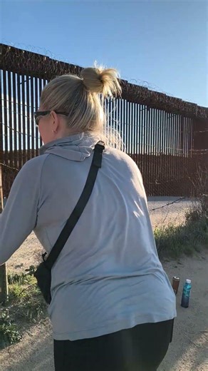 what a cool sound by clapping at the wall!