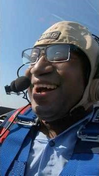 Surprise Flight in an Extra 300! #flywithaopa #aviation #aerobatics